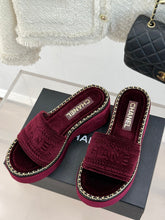 THICK SOLE WEDGE SLIPPERS IN MAROON RED VELVET